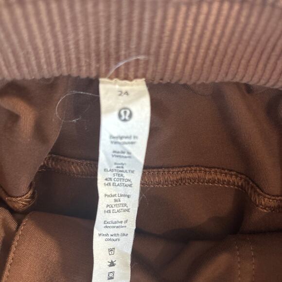 Lululemon cargo pants size 24 - Picture 3 of 7